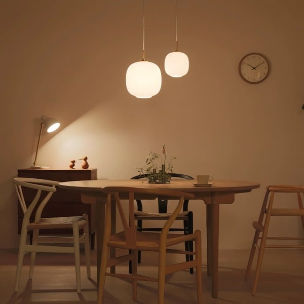 Moderne Nordisk Pendel I Opalglas